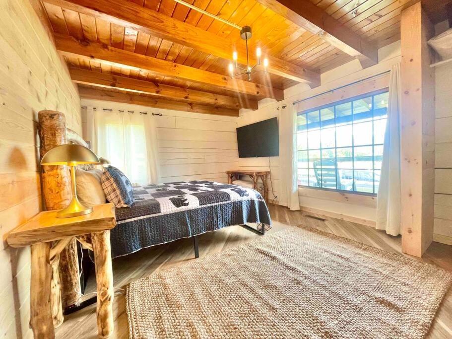 Modern Lake Side Nest• Hotub Fenced Yard King Beds Sevierville Exterior photo